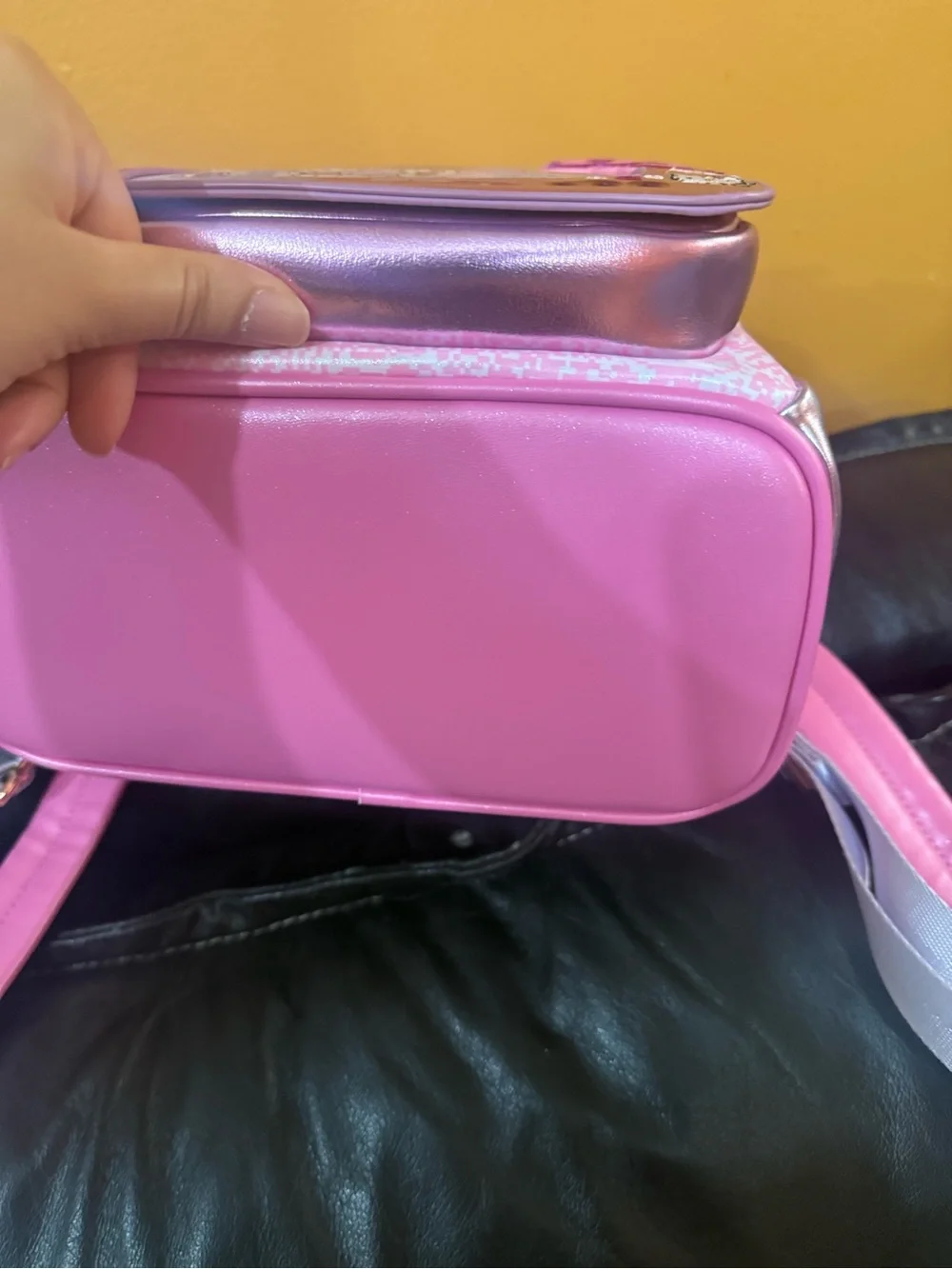 Hello Kitty Lenticular TV Bag with cell phone coin bag Exclusive release